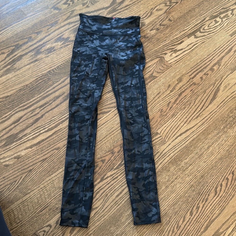 Spanx Camo leggings